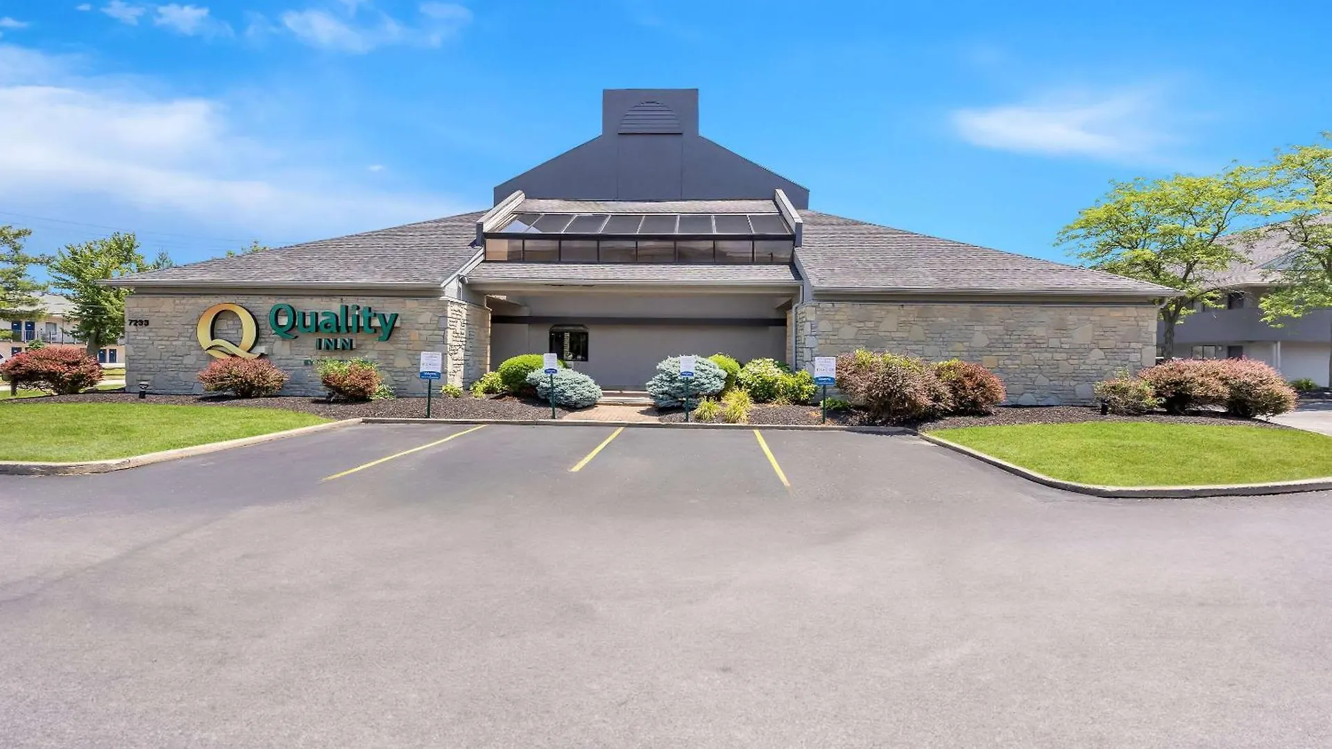 2 Solo Traveler Hotels Close to Baldwin Wallace University