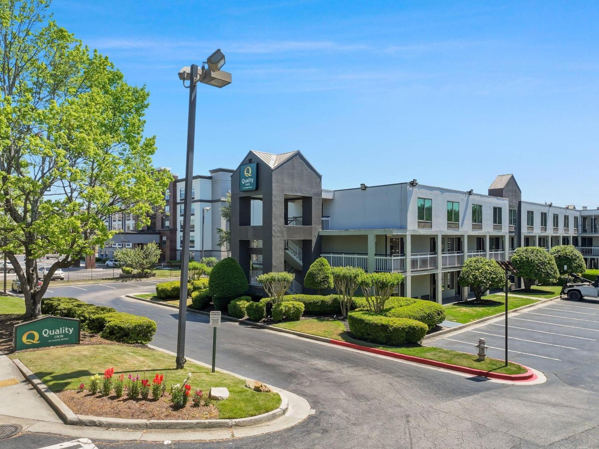 4 Budget Hotels Near Discover Mills for Smart Shoppers